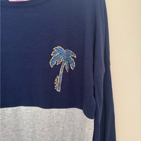 Lilly Pulitzer Women’s Finn Shirt Size Small Navy Palm Tree Long Sleeve - Picture 2 of 5